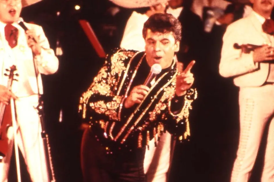 Juan Gabriel’s first concert at the Palace of Fine Arts is coming to the big screen: ‘The cinema will become a giant karaoke bar’ (Exclusive)